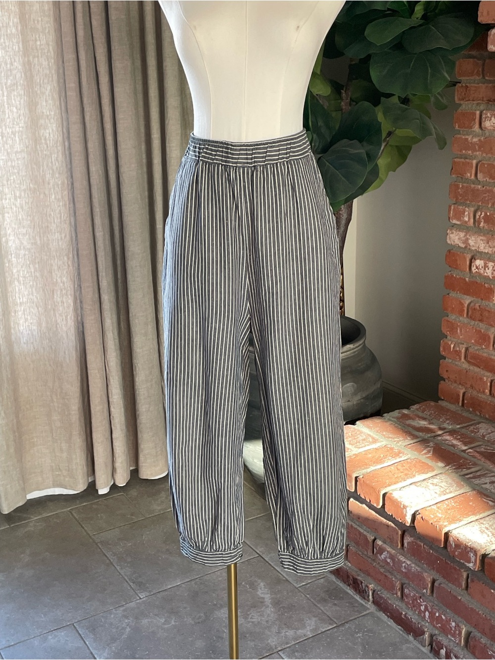Striped Cropped Wide-Leg Linen Blend Pants - Gray & White